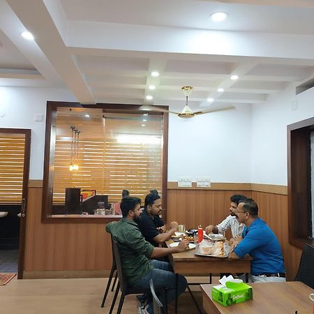 Blue Bell Cochin Airport Hotel Nedumbassery Bagian luar foto