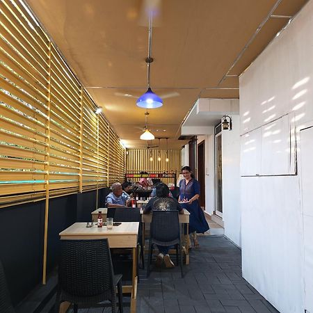 Blue Bell Cochin Airport Hotel Nedumbassery Bagian luar foto
