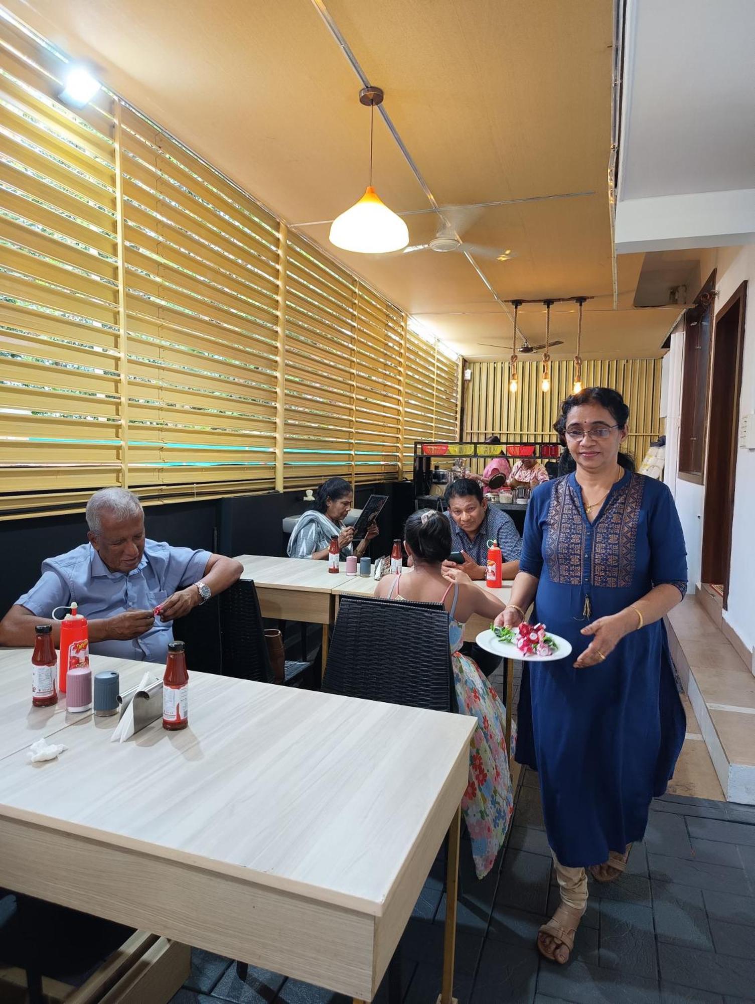 Blue Bell Cochin Airport Hotel Nedumbassery Bagian luar foto