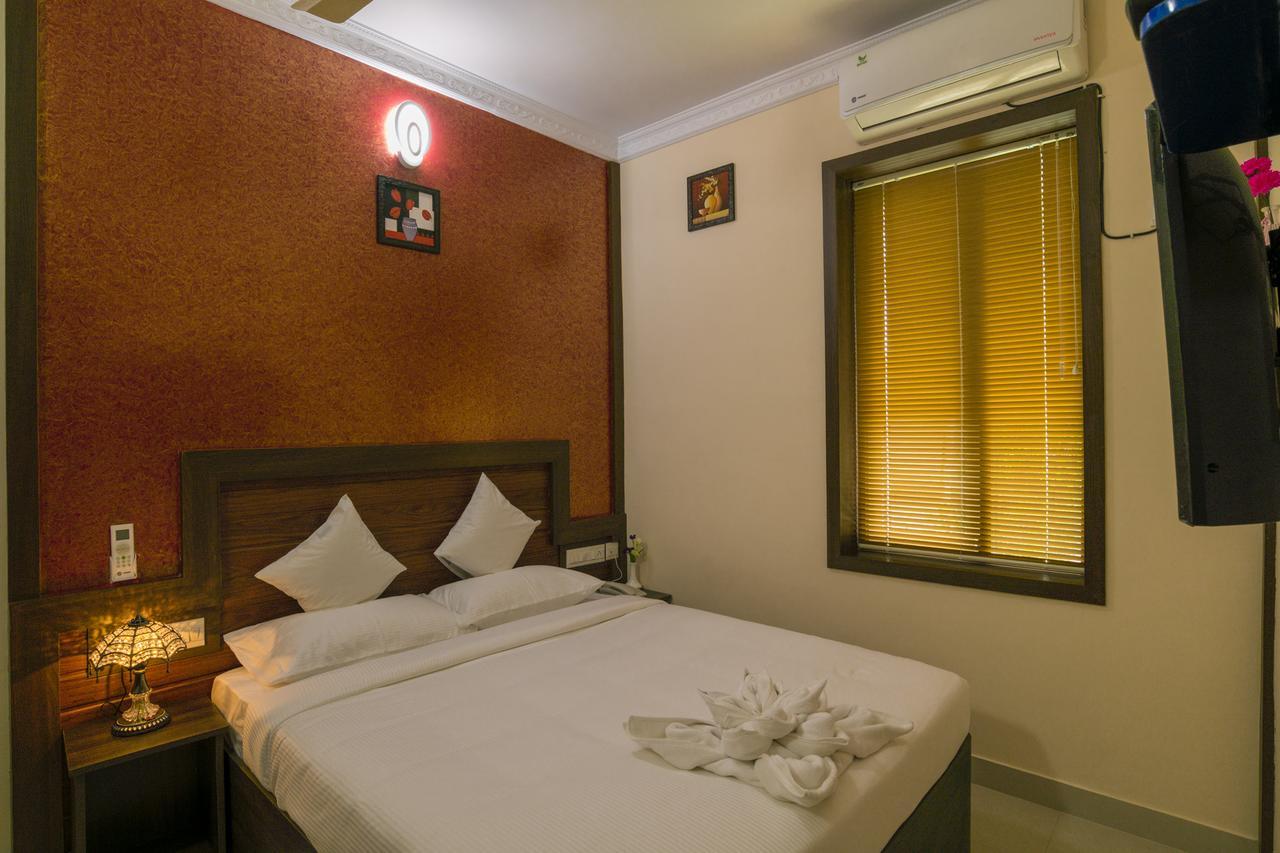 Blue Bell Cochin Airport Hotel Nedumbassery Bagian luar foto