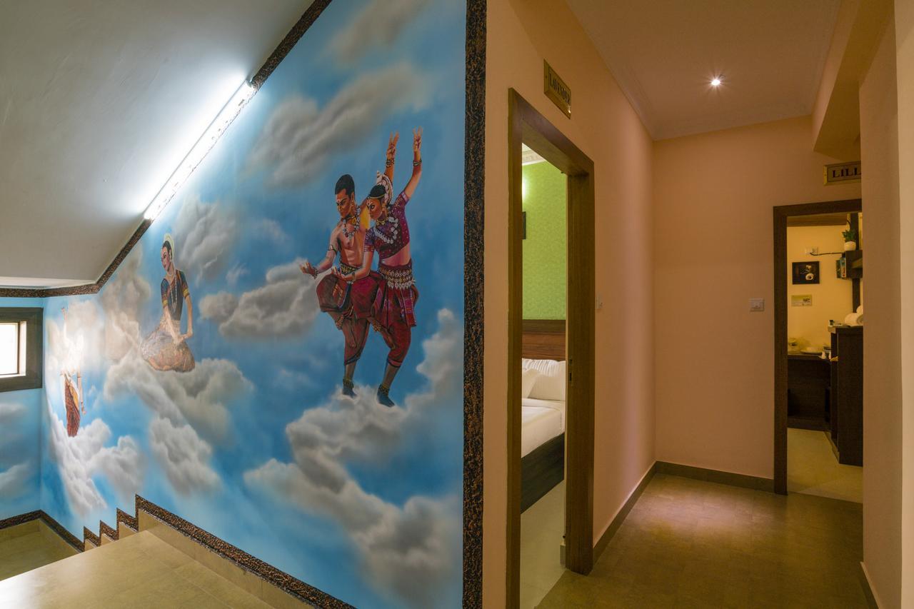 Blue Bell Cochin Airport Hotel Nedumbassery Bagian luar foto