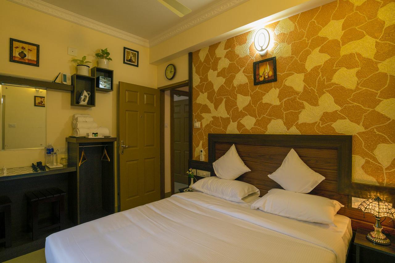 Blue Bell Cochin Airport Hotel Nedumbassery Bagian luar foto