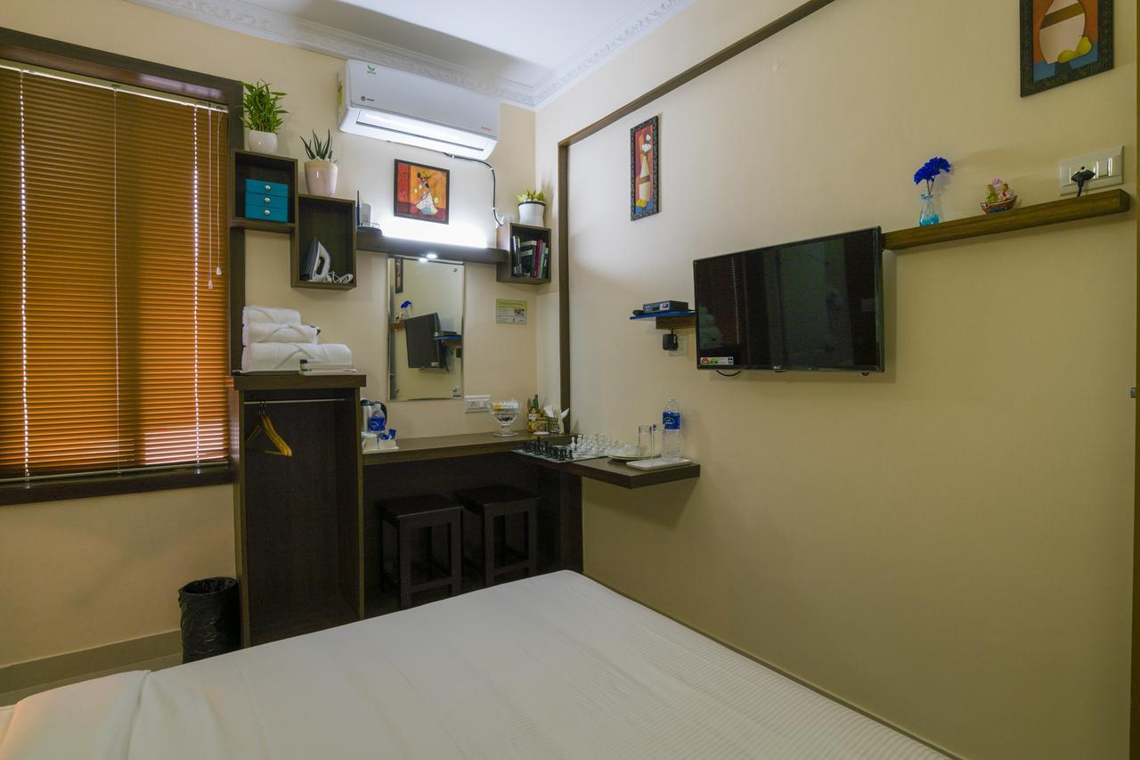 Blue Bell Cochin Airport Hotel Nedumbassery Bagian luar foto