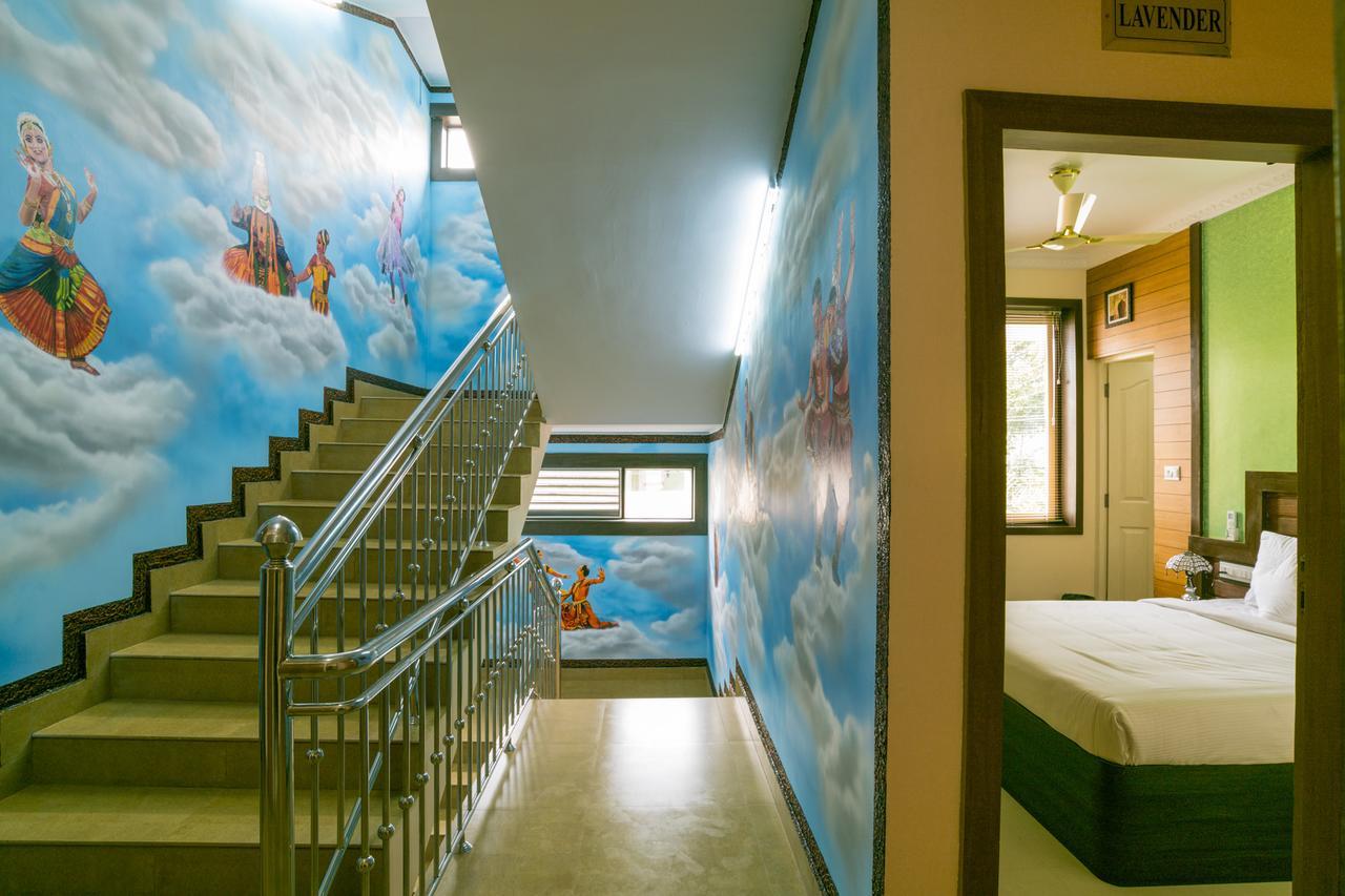 Blue Bell Cochin Airport Hotel Nedumbassery Bagian luar foto