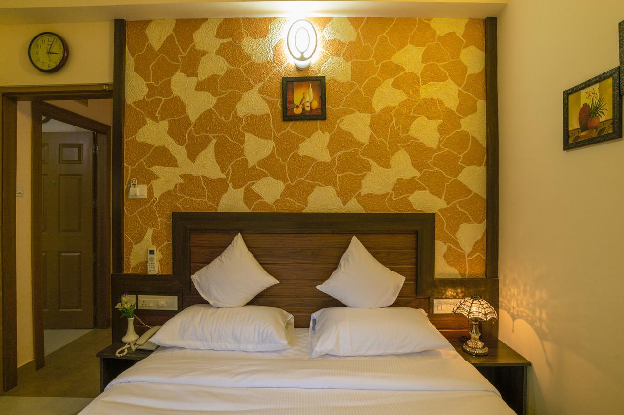 Blue Bell Cochin Airport Hotel Nedumbassery Bagian luar foto