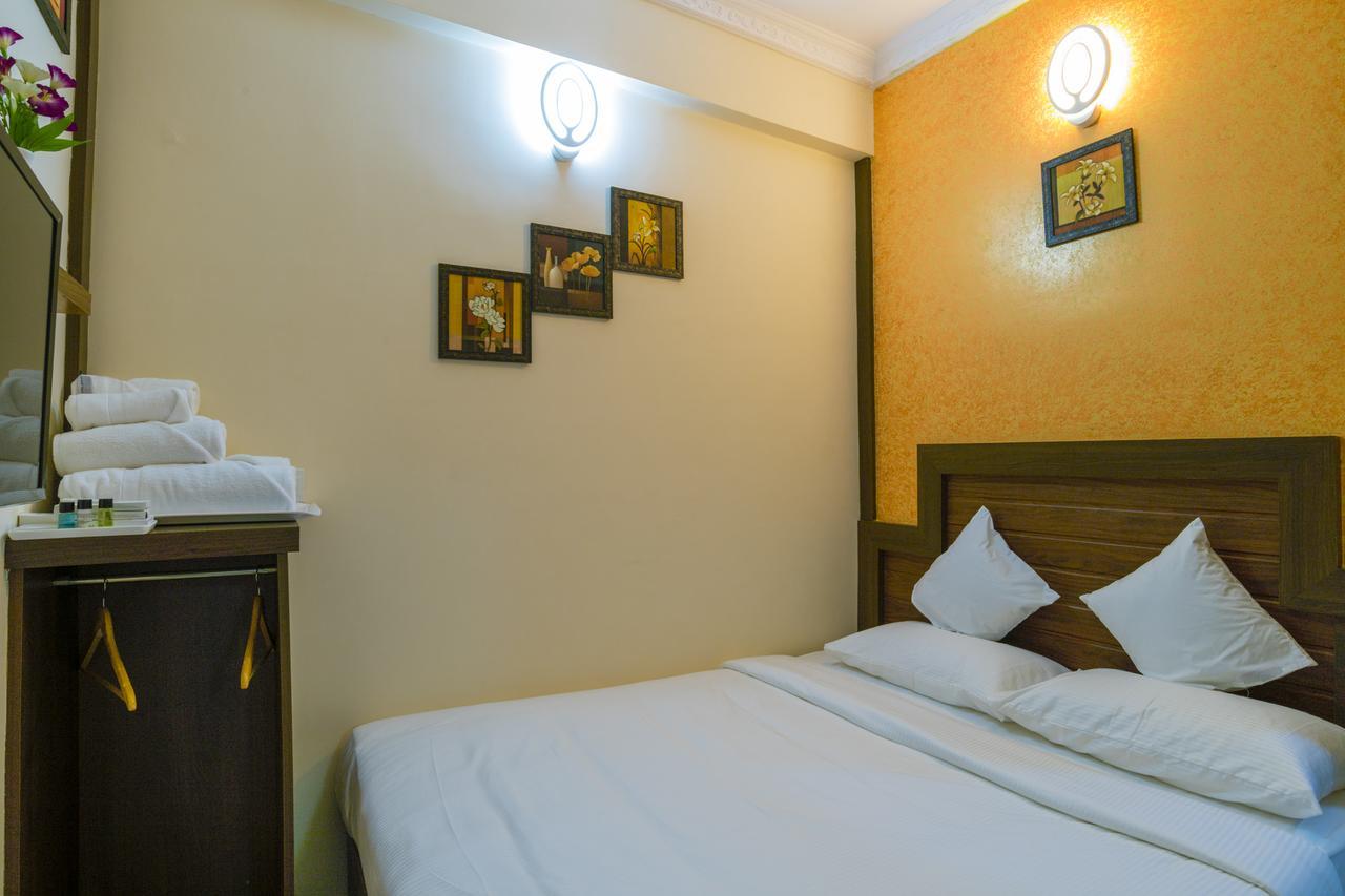 Blue Bell Cochin Airport Hotel Nedumbassery Bagian luar foto