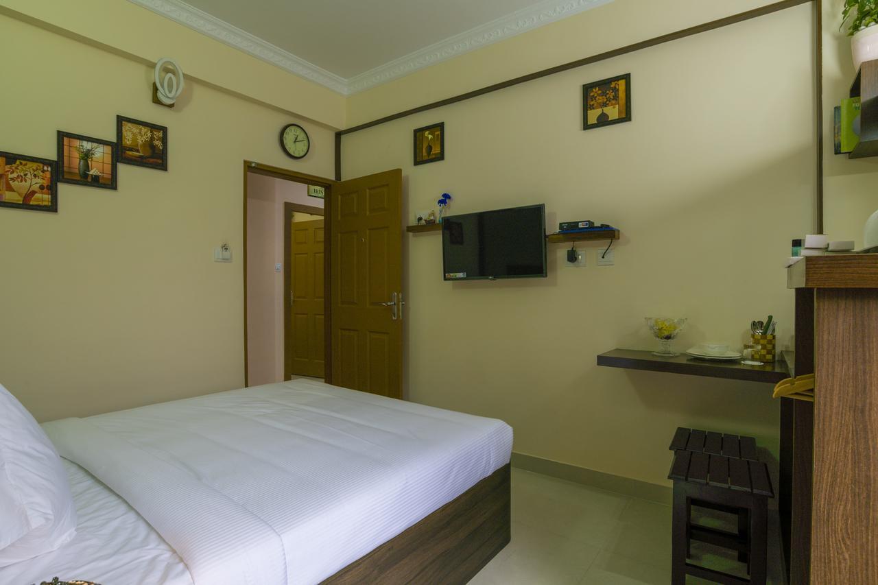 Blue Bell Cochin Airport Hotel Nedumbassery Bagian luar foto