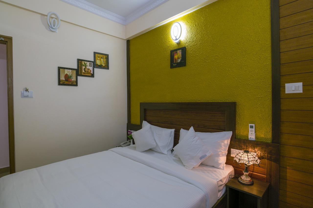 Blue Bell Cochin Airport Hotel Nedumbassery Bagian luar foto
