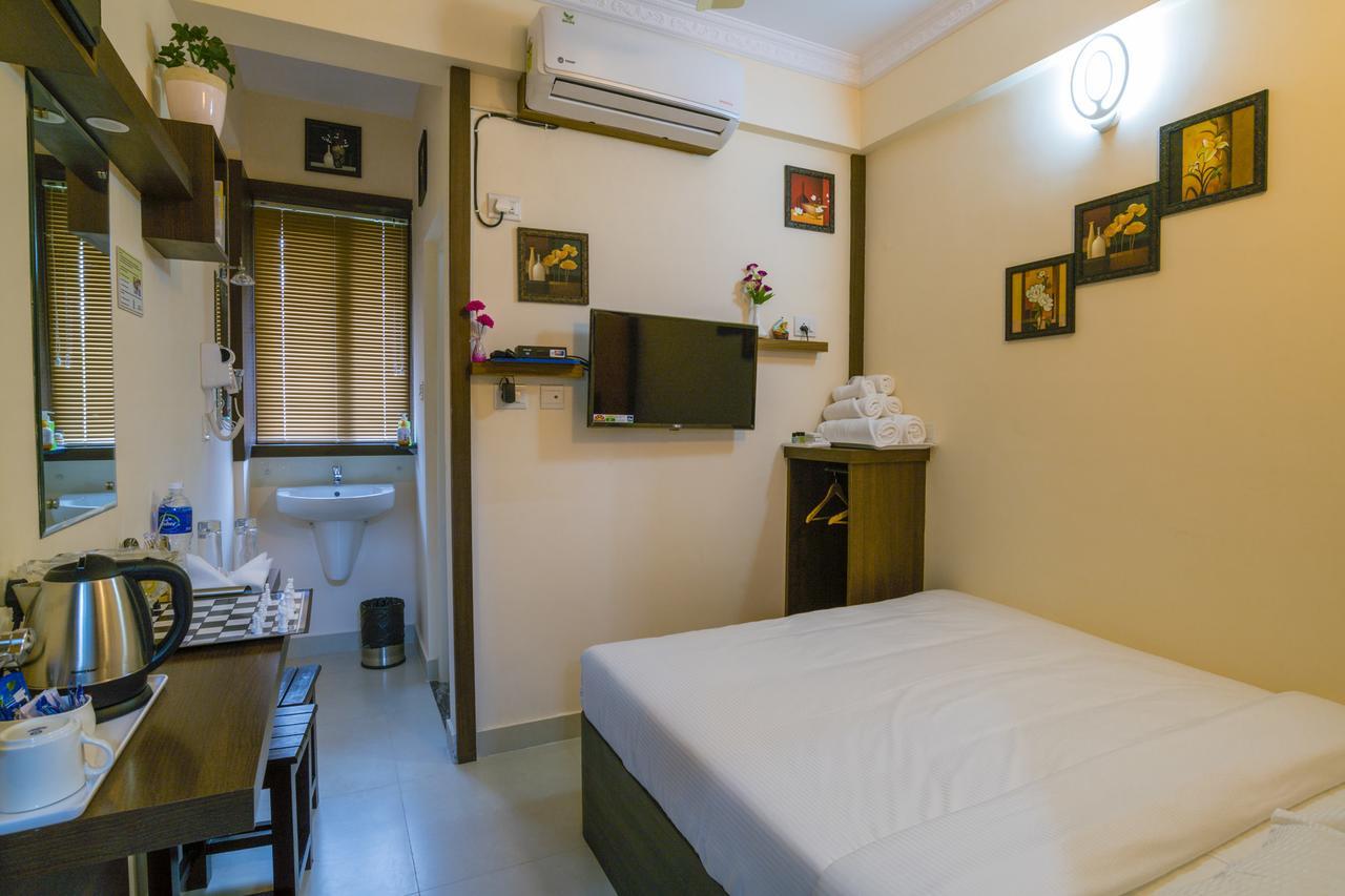 Blue Bell Cochin Airport Hotel Nedumbassery Bagian luar foto