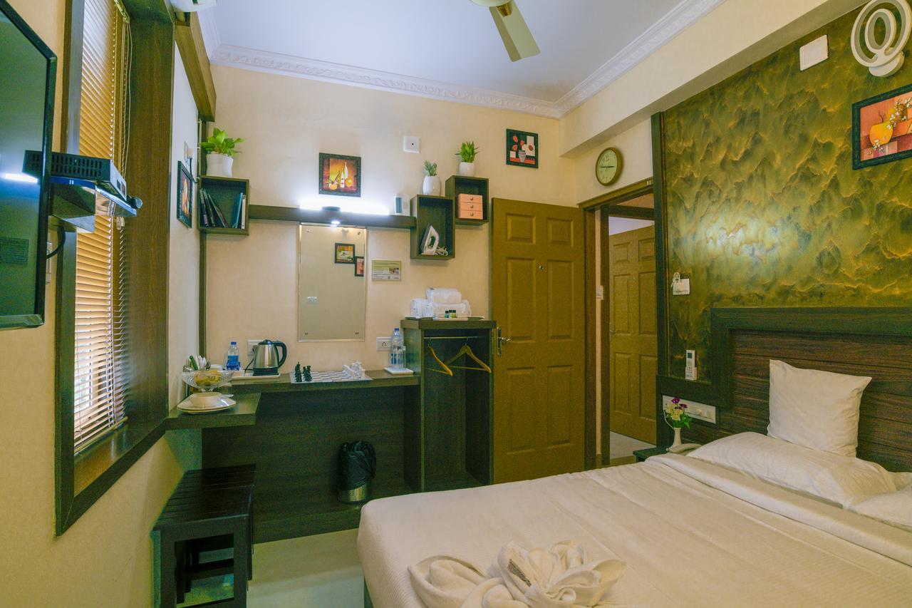 Blue Bell Cochin Airport Hotel Nedumbassery Bagian luar foto