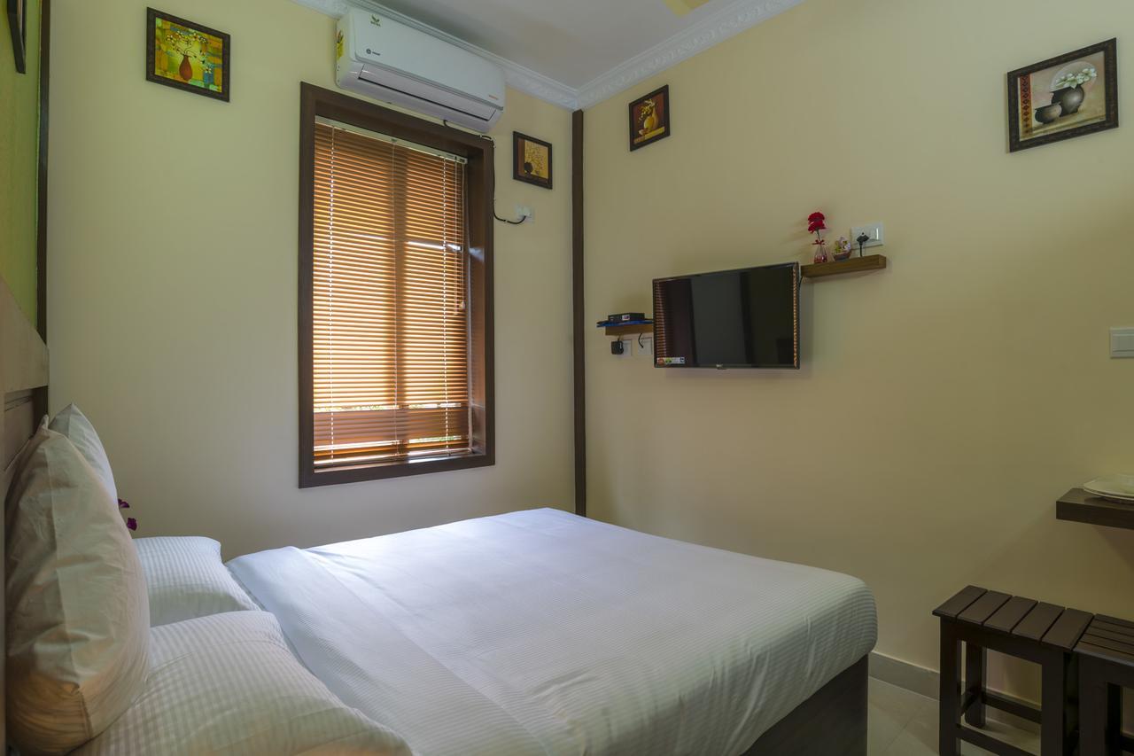 Blue Bell Cochin Airport Hotel Nedumbassery Bagian luar foto