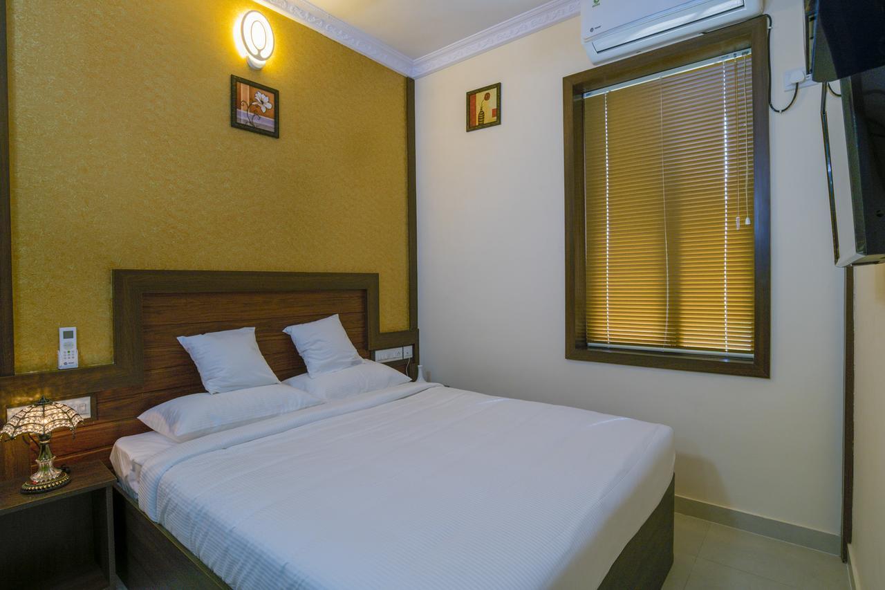 Blue Bell Cochin Airport Hotel Nedumbassery Bagian luar foto