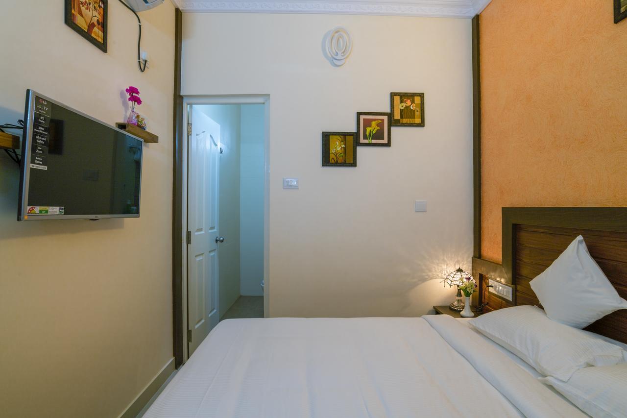 Blue Bell Cochin Airport Hotel Nedumbassery Bagian luar foto