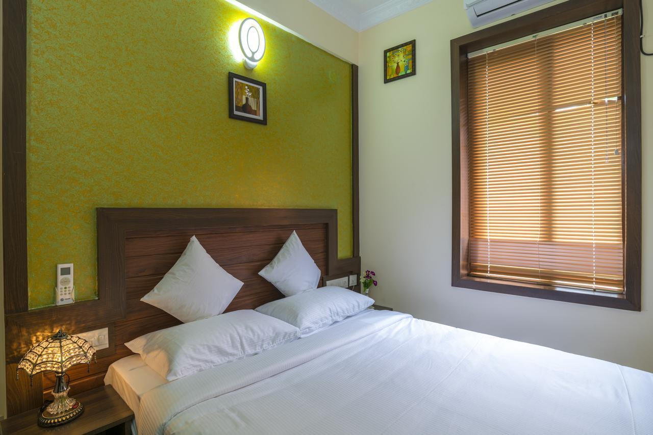 Blue Bell Cochin Airport Hotel Nedumbassery Bagian luar foto