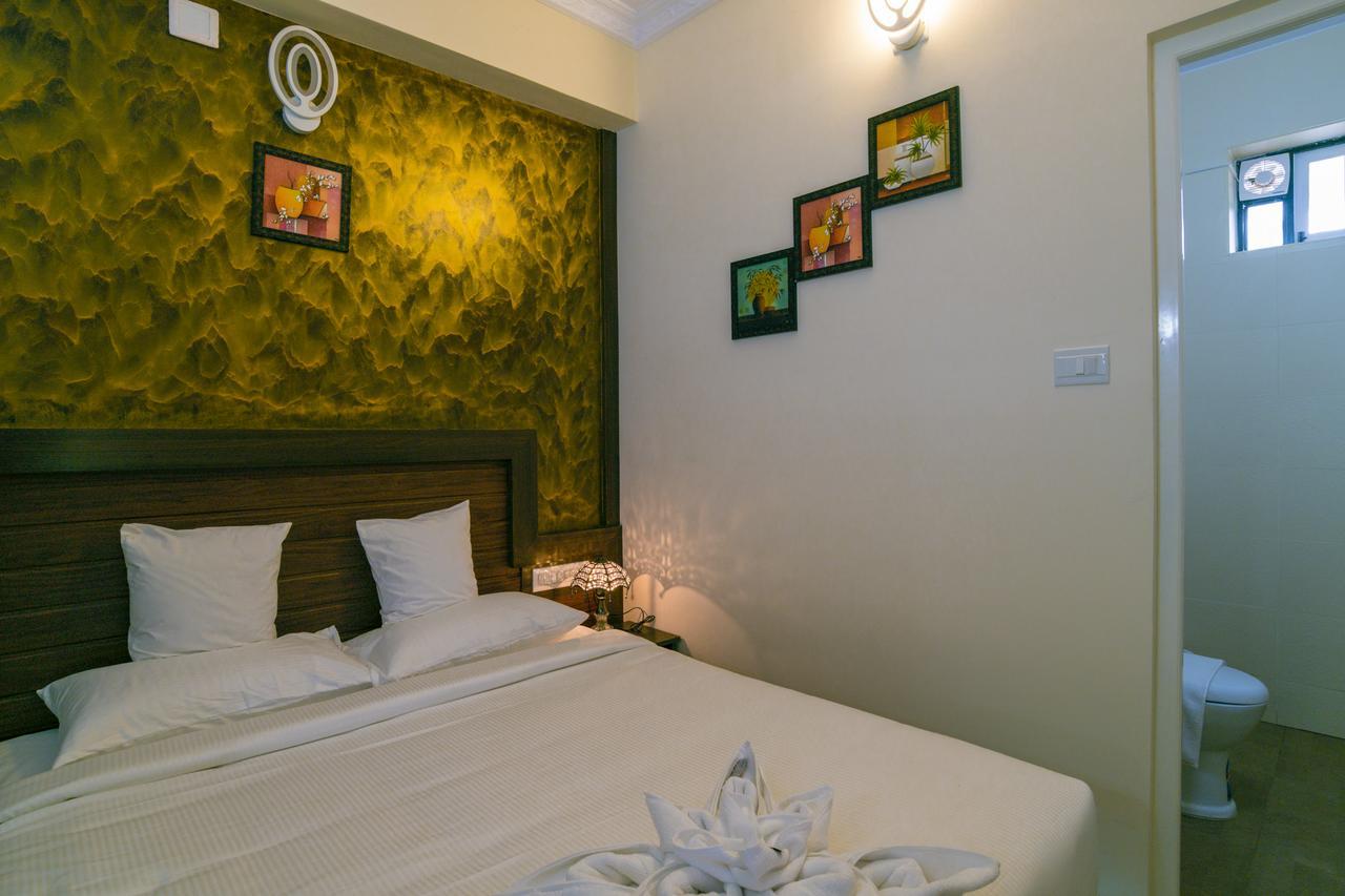 Blue Bell Cochin Airport Hotel Nedumbassery Bagian luar foto