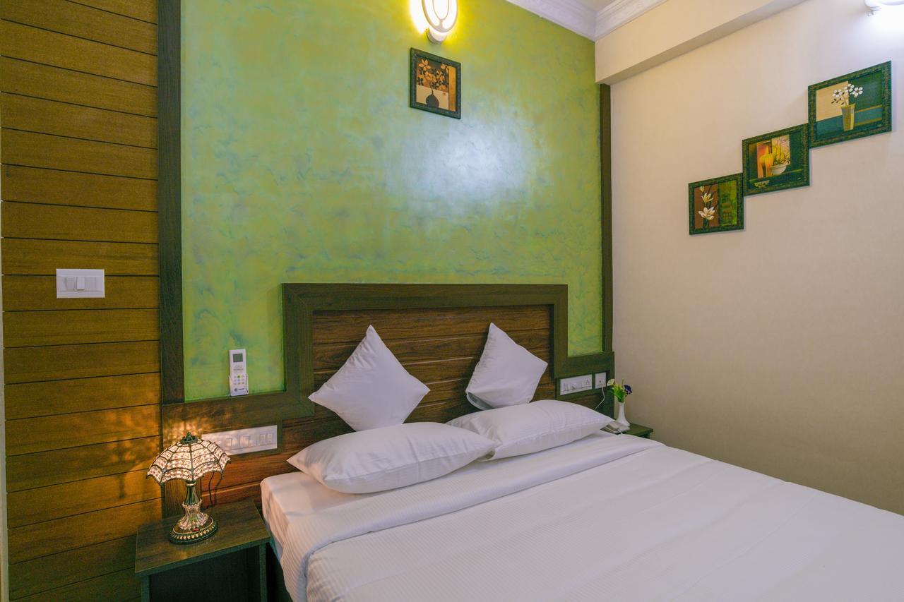 Blue Bell Cochin Airport Hotel Nedumbassery Bagian luar foto