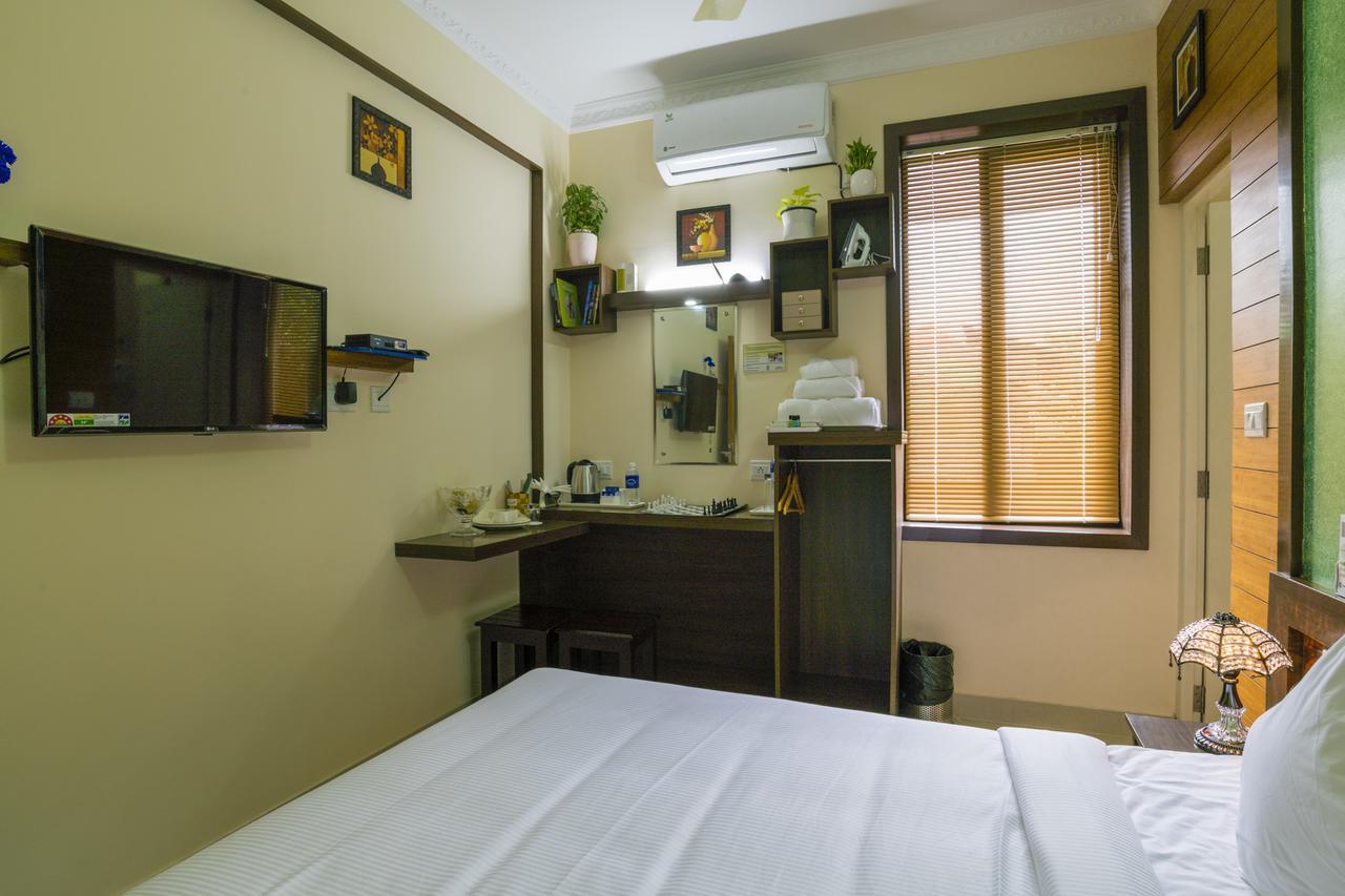 Blue Bell Cochin Airport Hotel Nedumbassery Bagian luar foto