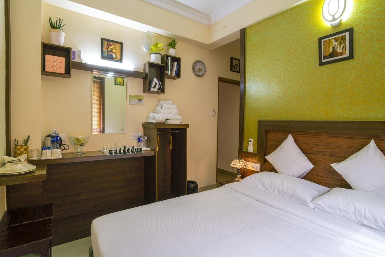 Blue Bell Cochin Airport Hotel Nedumbassery Bagian luar foto
