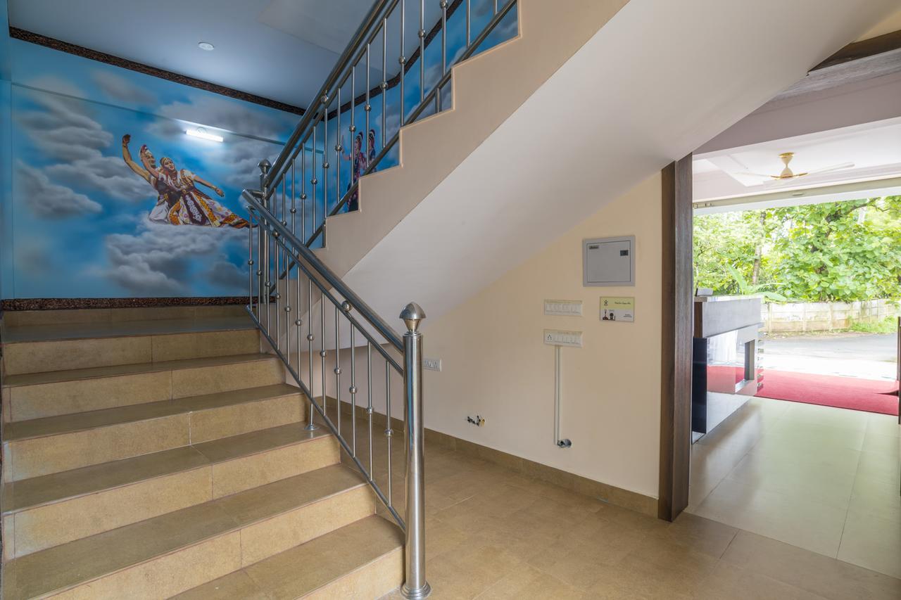 Blue Bell Cochin Airport Hotel Nedumbassery Bagian luar foto